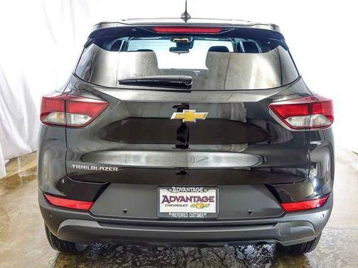 Mosaic Black Metallic 2026 Chevrolet Trailblazer LS
