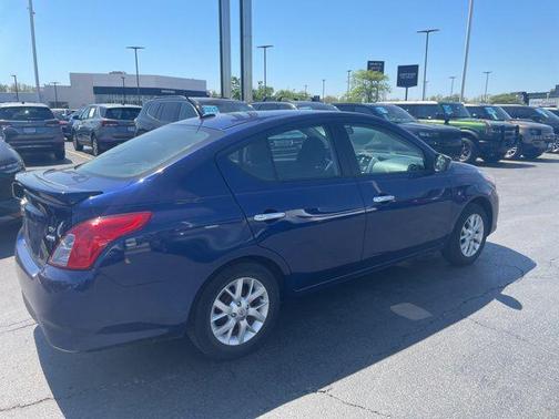 Deep Blue Pearl 2018 Nissan Versa 1.6 SV