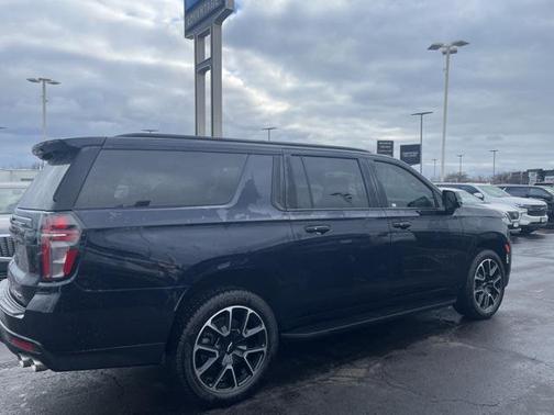 2023 Chevrolet Suburban RST