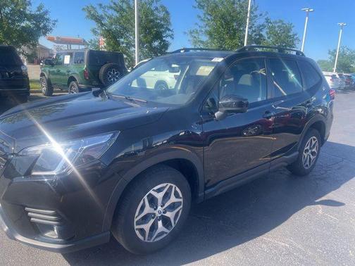 Crystal Black Silica 2024 Subaru Forester Premium