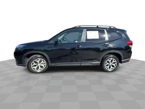 Crystal Black Silica 2024 Subaru Forester Premium