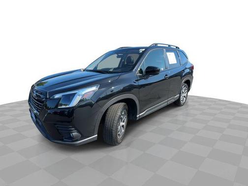 Crystal Black Silica 2024 Subaru Forester Premium