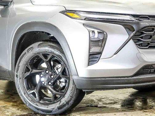 Sterling Gray Metallic 2026 Chevrolet Trax LT
