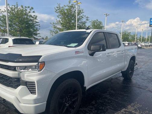 Summit White 2022 Chevrolet Silverado 1500 RST