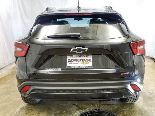 Mosaic Black Metallic 2026 Chevrolet Trax FWD 2RS