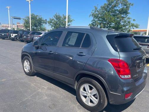 Shadow Gray Metallic 2022 Chevrolet Trax LT