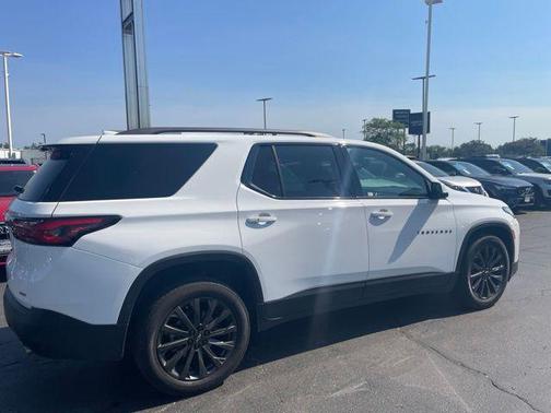 Summit White 2023 Chevrolet Traverse RS