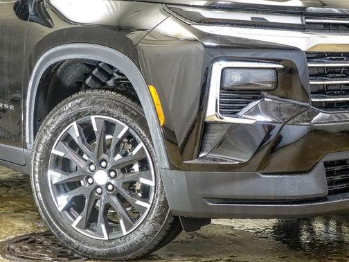 Mosaic Black Metallic 2026 Chevrolet Traverse LT