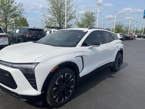 Summit White 2024 Chevrolet Blazer EV eAWD RS