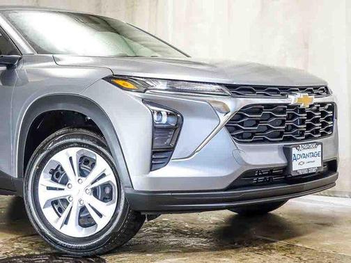 Sterling Gray Metallic 2026 Chevrolet Trax LS
