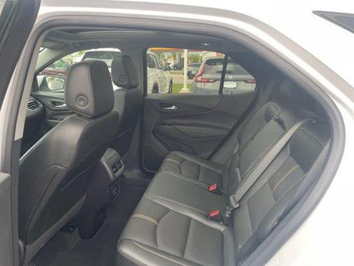 Iridescent Pearl Tricoat 2023 Chevrolet Equinox Premier w/1LZ