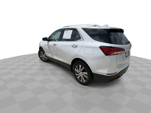 Iridescent Pearl Tricoat 2023 Chevrolet Equinox Premier w/1LZ