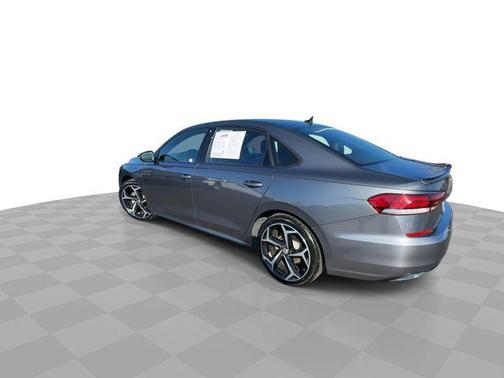 Platinum Gray Metallic 2022 Volkswagen Passat 2.0T R-Line