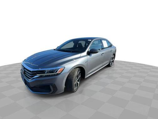 Platinum Gray Metallic 2022 Volkswagen Passat 2.0T R-Line