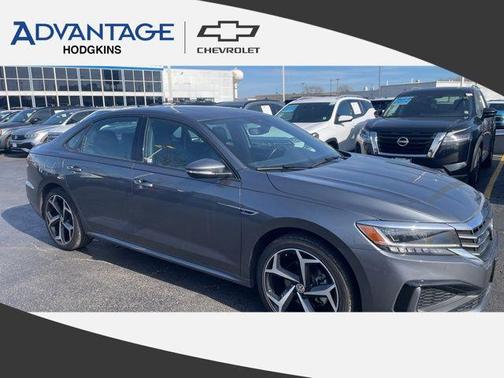 Platinum Gray Metallic 2022 Volkswagen Passat 2.0T R-Line