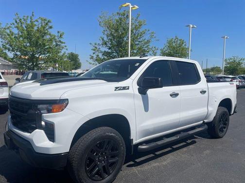 Summit White 2024 Chevrolet Silverado 1500 Custom Trail Boss
