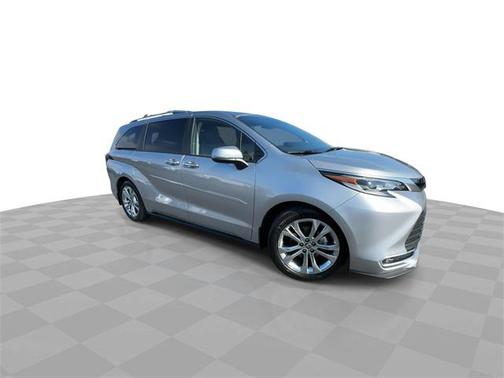 2023 Toyota Sienna Platinum 7 Passenger