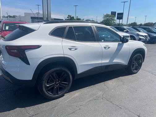 Summit White 2024 Chevrolet Trax ACTIV