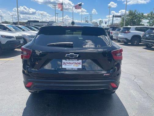 Mosaic Black Metallic 2026 Chevrolet Trax FWD 2RS
