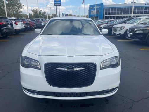 2018 Chrysler 300 S