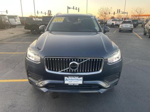 2022 Volvo XC90 T6 Momentum