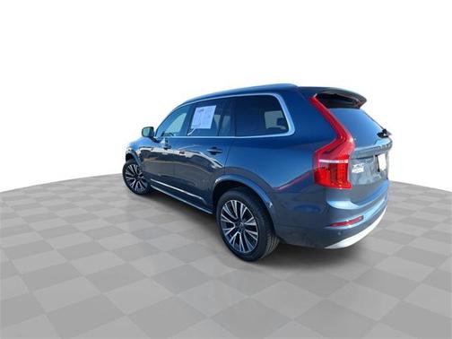2022 Volvo XC90 T6 Momentum