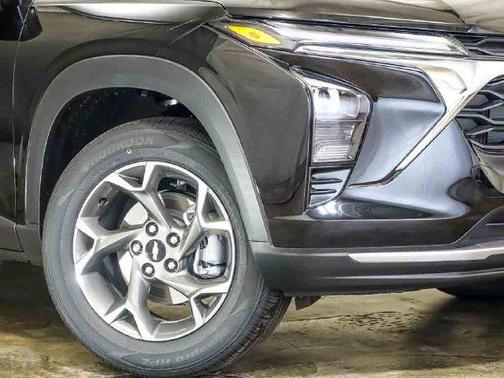Mosaic Black Metallic 2026 Chevrolet Trax LT
