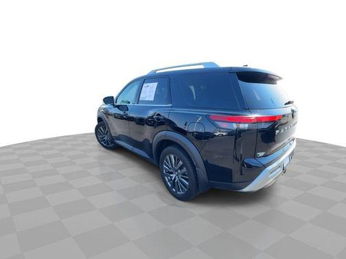 Super Black 2022 Nissan Pathfinder SL 4WD