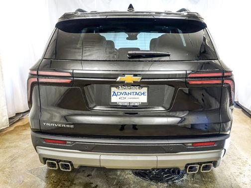 Mosaic Black Metallic 2026 Chevrolet Traverse LT