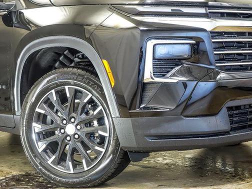 Mosaic Black Metallic 2026 Chevrolet Traverse LT