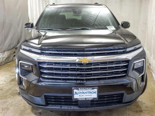 Mosaic Black Metallic 2026 Chevrolet Traverse LT