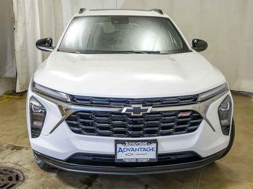 Summit White 2026 Chevrolet Trax FWD 2RS