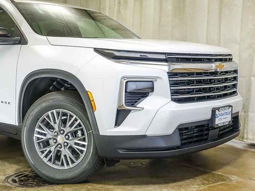 Summit White 2026 Chevrolet Traverse LT