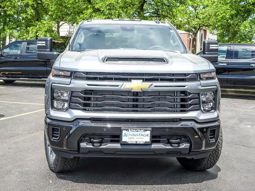 Sterling Gray Metallic 2026 Chevrolet Silverado 2500 Custom