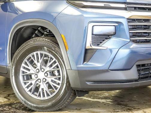 Lakeshore Blue Metallic 2026 Chevrolet Traverse LT