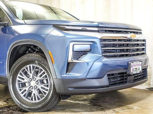 Lakeshore Blue Metallic 2026 Chevrolet Traverse LT