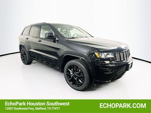Diamond Black Crystal Pearlcoat 2022 Jeep Grand Cherokee Laredo