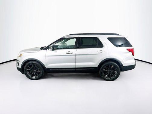 Ingot Silver Metallic 2017 Ford Explorer XLT