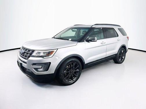 Ingot Silver Metallic 2017 Ford Explorer XLT