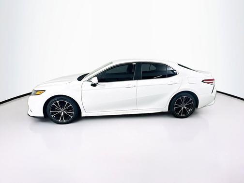Super White 2020 Toyota Camry SE