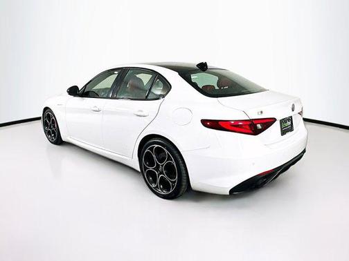 2023 Alfa Romeo Giulia Veloce RWD
