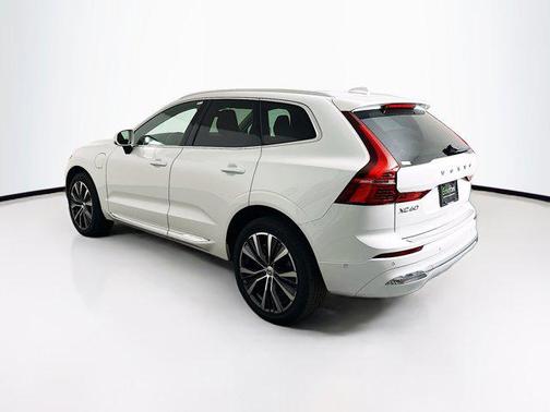 2022 Volvo XC60 Recharge Plug-In Hybrid T8 Inscription Expression