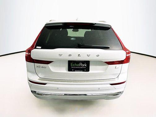 2022 Volvo XC60 Recharge Plug-In Hybrid T8 Inscription Expression