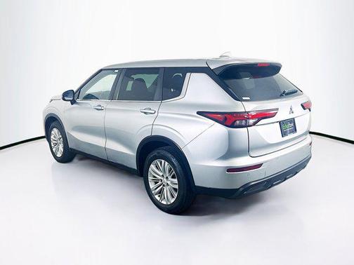 Alloy Silver Metallic 2022 Mitsubishi Outlander ES 2.5 2WD