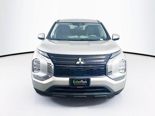 Alloy Silver Metallic 2022 Mitsubishi Outlander ES 2.5 2WD