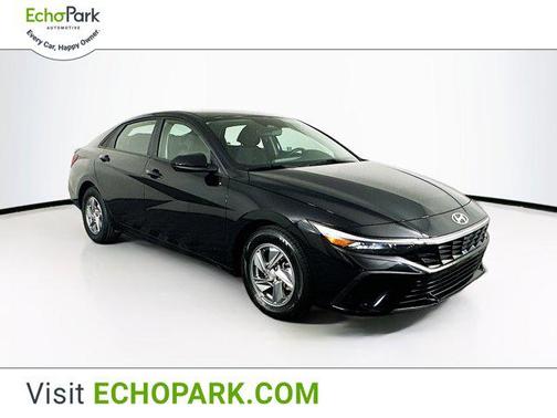 2024 Hyundai ELANTRA SE