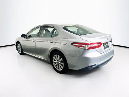 Celestial Silver Metallic 2018 Toyota Camry LE