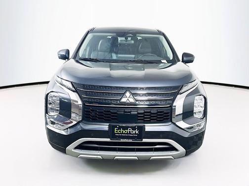 Alloy Silver Metallic 2024 Mitsubishi Outlander SE