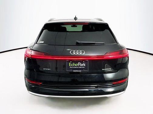 2022 Audi e-tron Premium