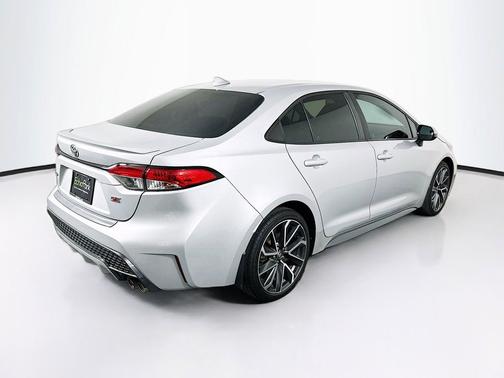 Classic Silver Metallic 2021 Toyota Corolla SE